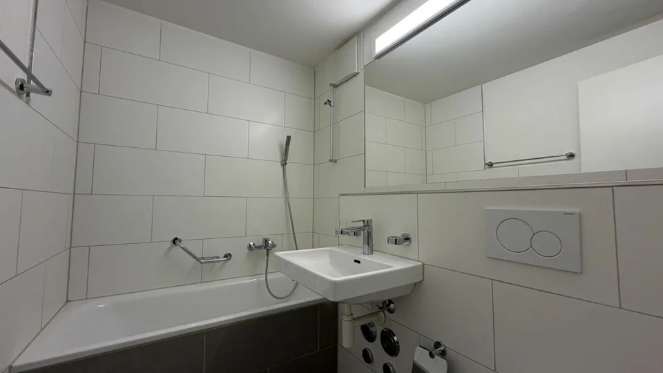 Appartement 3 pièces entretenu avec grand espace de séjour privé à Bâle