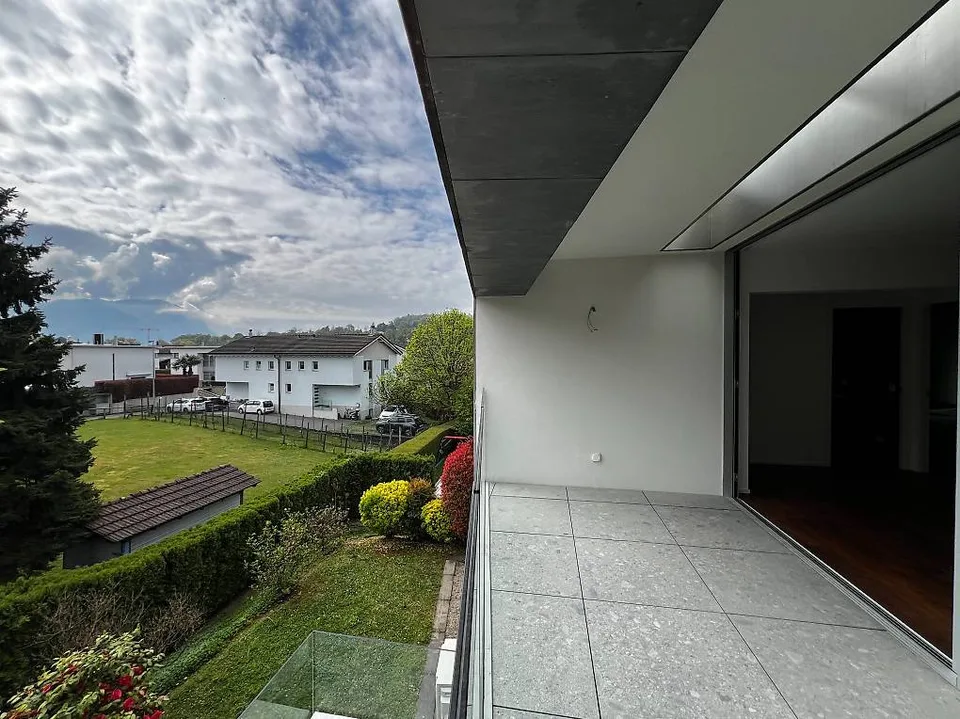 Comano, 3.5-Zimmer-Dachgeschosswohnung renoviert mit großer Terrasse