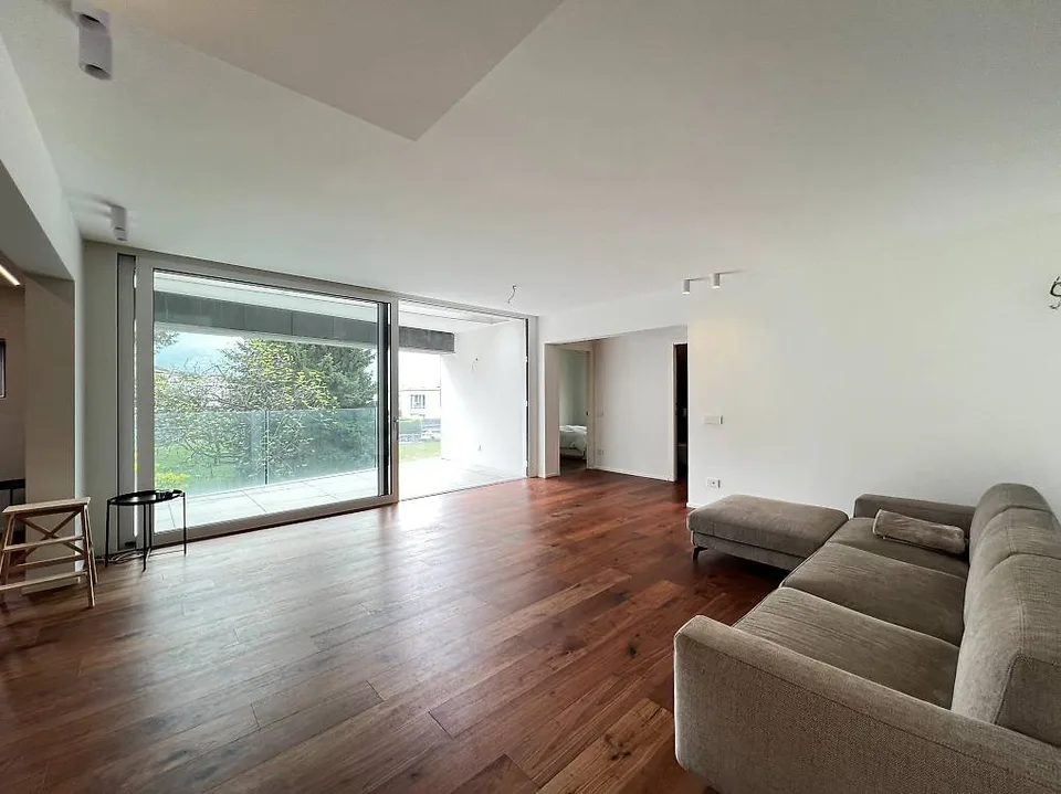 Comano, 3.5-Zimmer-Dachgeschosswohnung renoviert mit großer Terrasse