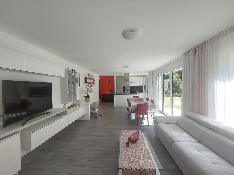 2374_Großes 3.5-Zimmer-Wohnung mit privatem Garten in Barbengo