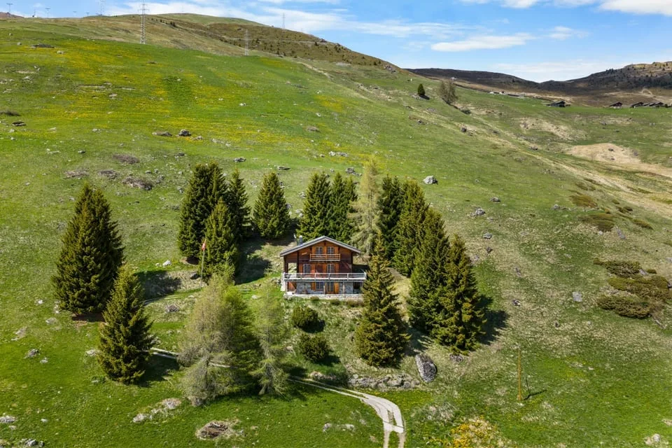 Charming 4-Room Chalet in the Heart of Verbier – Fully Renovated Alpine Retreat