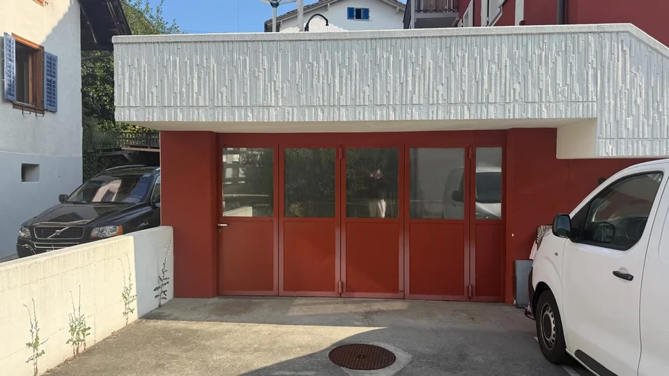 120m² helle Lager-/Gewerbefläche mit eigenem WC & Direktzufahrt