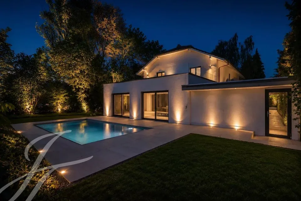 Ein paar Schritte vom Ufer des Sees entfernt: Renovierte Villa mit Swimmingpool