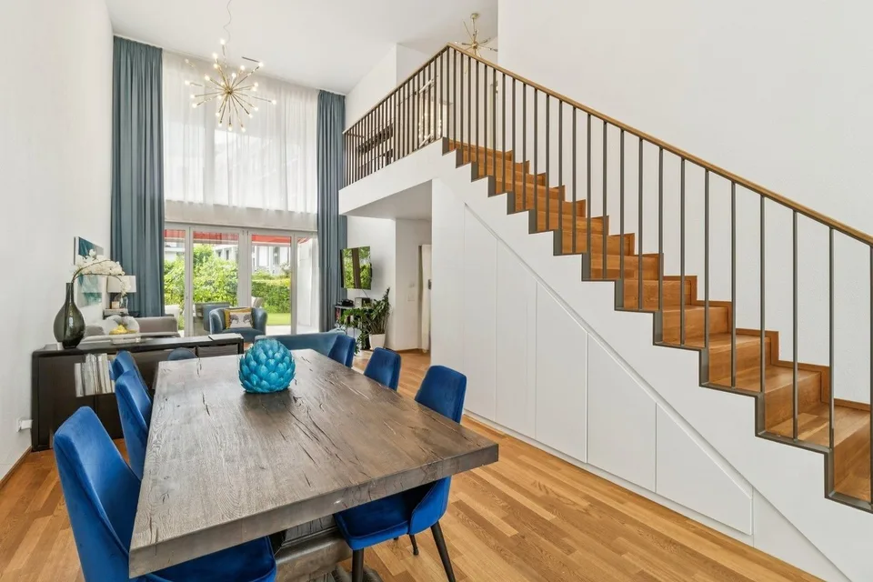 Wohnen mit Loft-Charakter: Lichtdurchflutete Maisonette mit Galerie