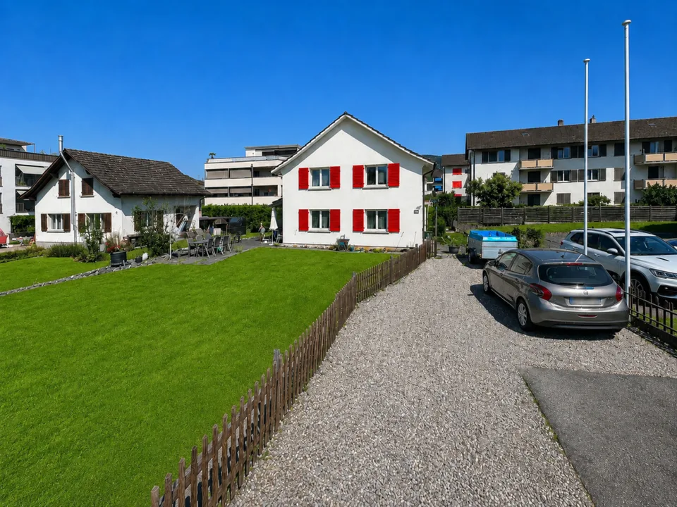charmates Haus mit Grundstück und hoher Ausnützung