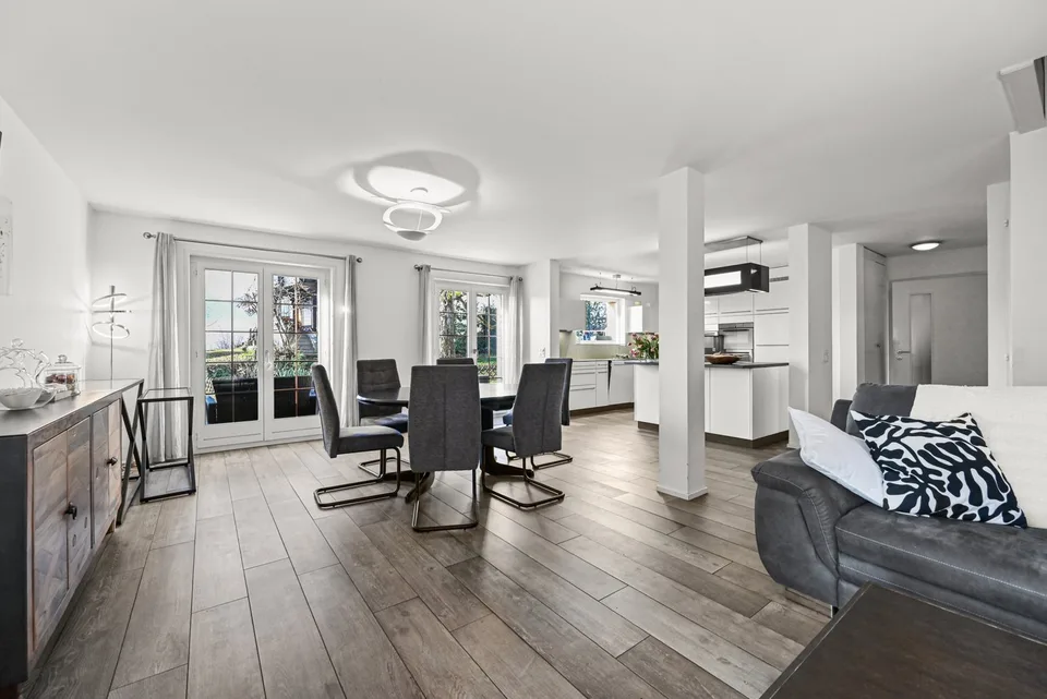 VILLA A SCHIERA SPaziosa DI 5.5 LOCALI A CHERNEX