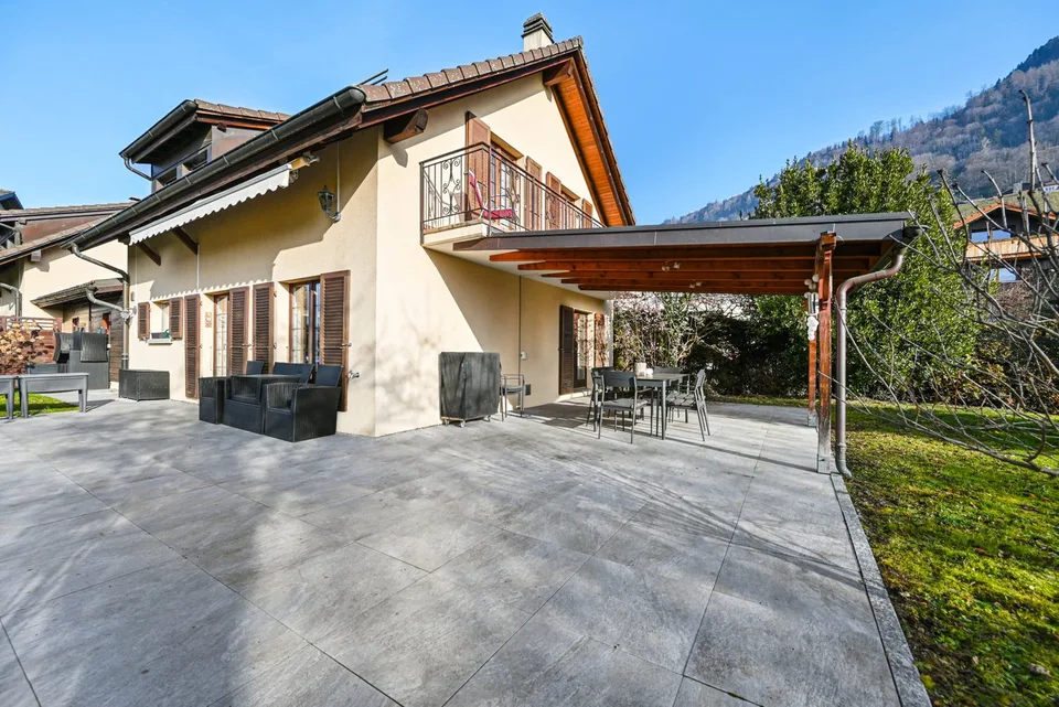 CHERNEX - SPACIEUSE VILLA JUMELLE DE 5.5 PIECES