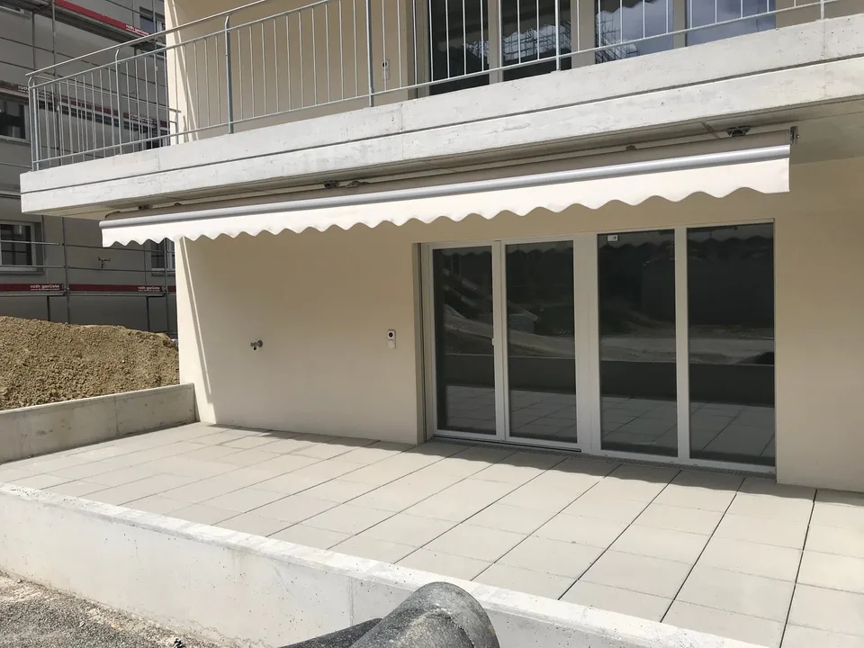Moderne 3.5-Zimmer-Gartenwohnung mit 26 m² Sitzplatz