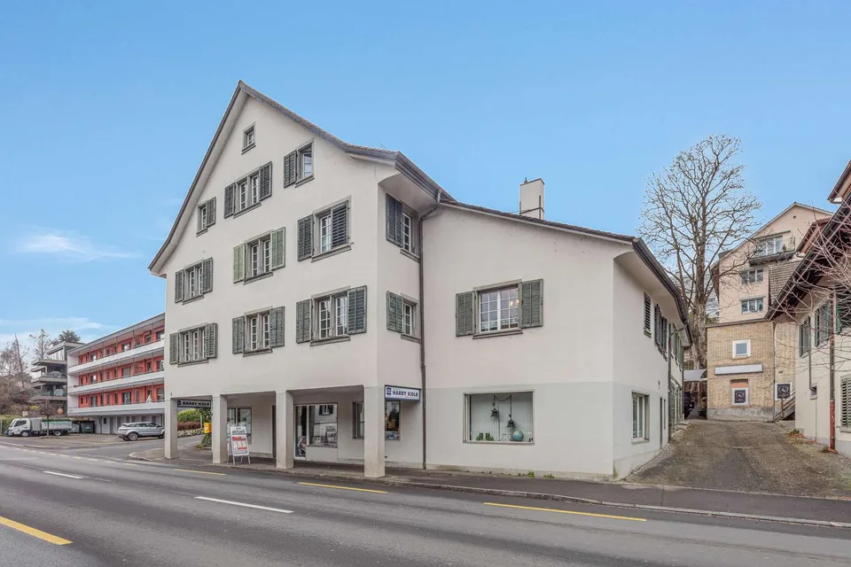 Appartamento affascinante in un edificio storico con carattere storico e vista sul lago