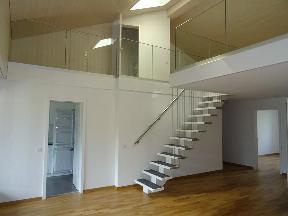 moderne 4.5-Zimmer-Galerie-Wohnung mit eigener Waschküche