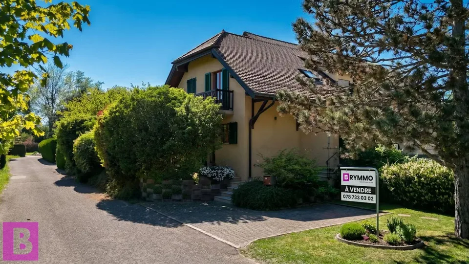 Lumineuse villa familiale avec jardin et double garage