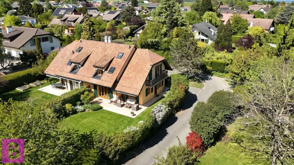 Lumineuse villa familiale avec jardin et double garage