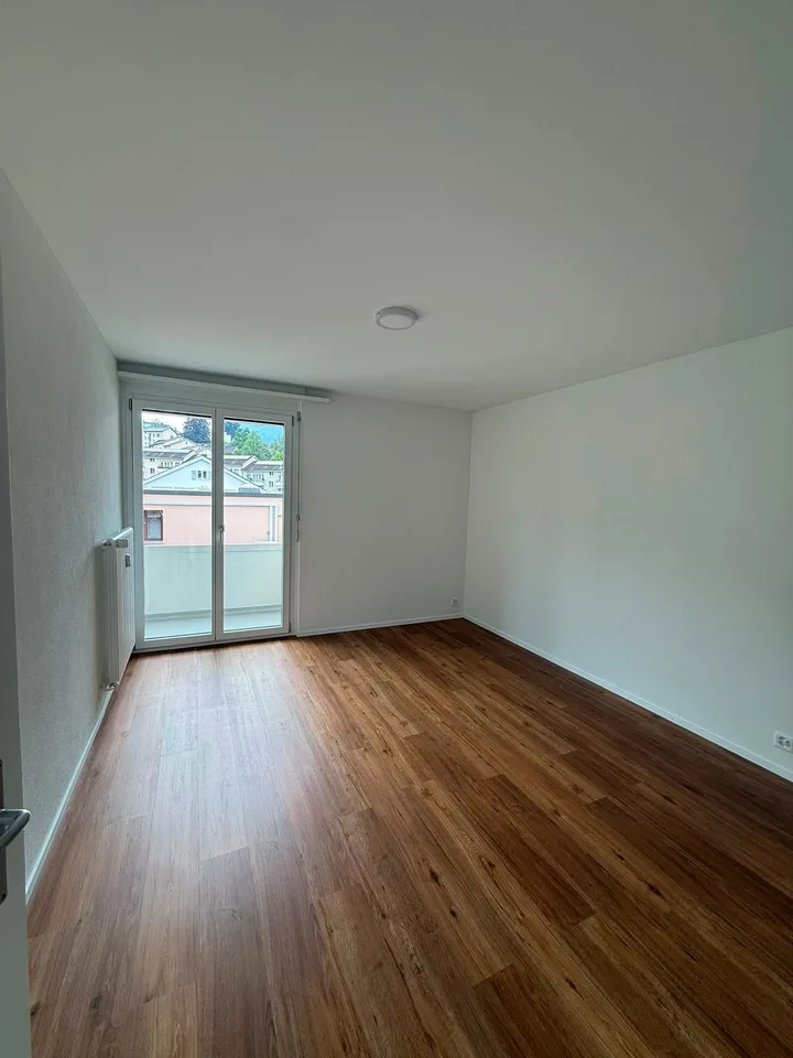 Appartement rénové et lumineux de 4,5 pièces avec balcon et belle vue à Lucerne