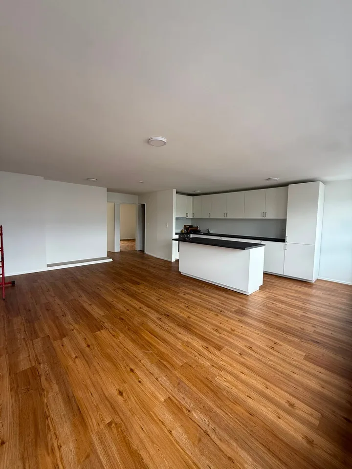 Appartement rénové et lumineux de 4,5 pièces avec balcon et belle vue à Lucerne
