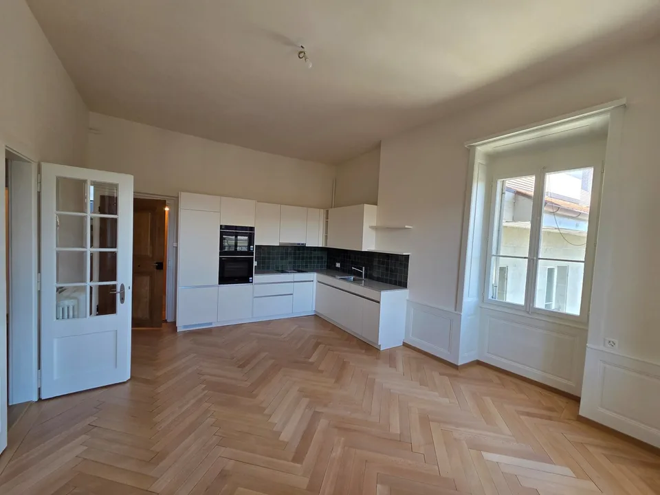 FRIBOURG - RUE DE LAUSANNE 34 - MAGNIFIQUE 5.5 PIECES  RENOVE AU 2EME