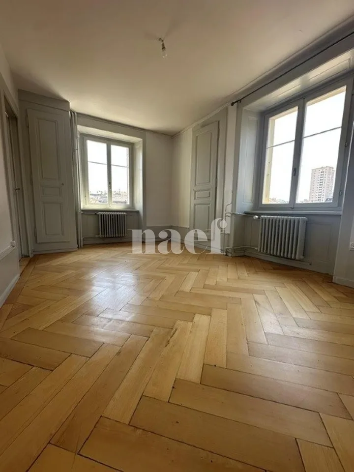Appartamento di tre locali al 4° piano