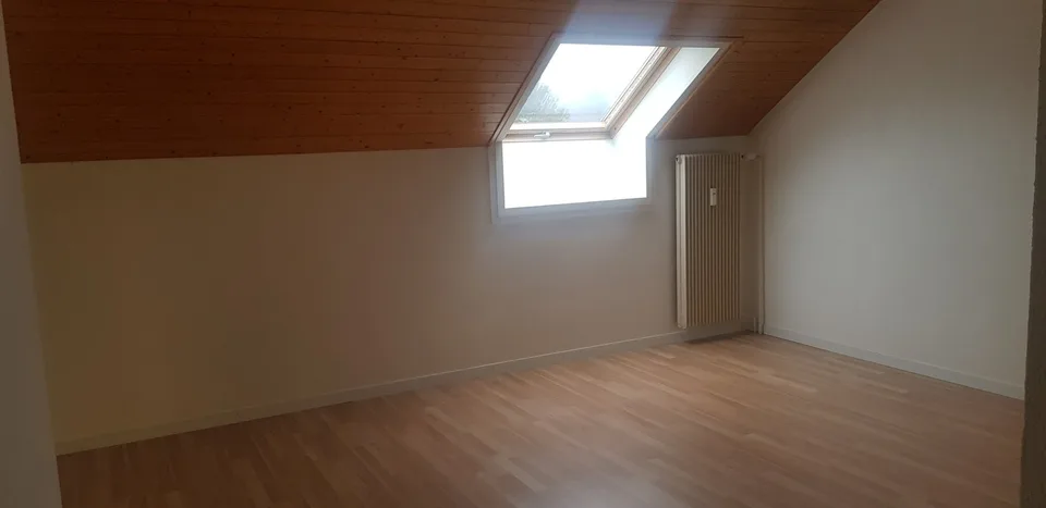 Gemütliche 3.5-Zimmer-Dachwohnung in ruhiger Lage in Gasel b. Köniz