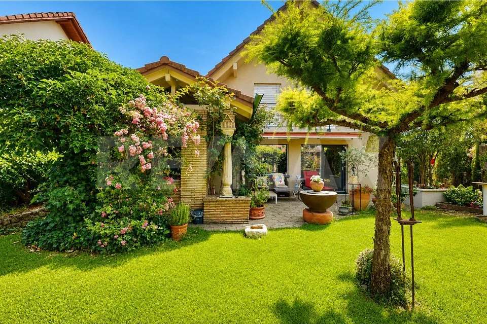 Una casa come da un libro di immagini, idillio di vita progettato artisticamente con un tocco veneziano a Schafisheim – foto 8 di 12