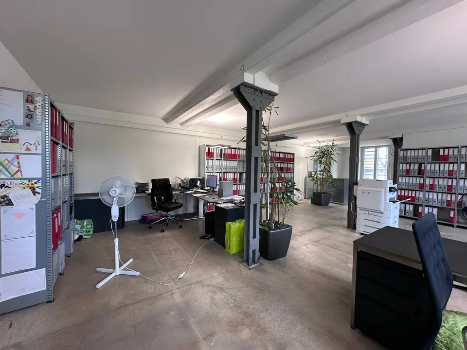 Spazio commerciale e al dettaglio in un edificio storico – Aathalstrasse 84, Uster