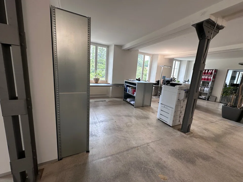 Spazio commerciale e al dettaglio in un edificio storico – Aathalstrasse 84, Uster