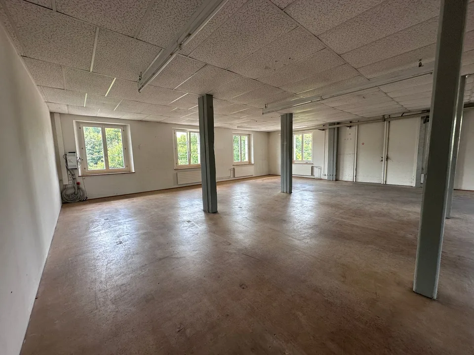 Spazio commerciale e al dettaglio in un edificio storico – Aathalstrasse 84, Uster