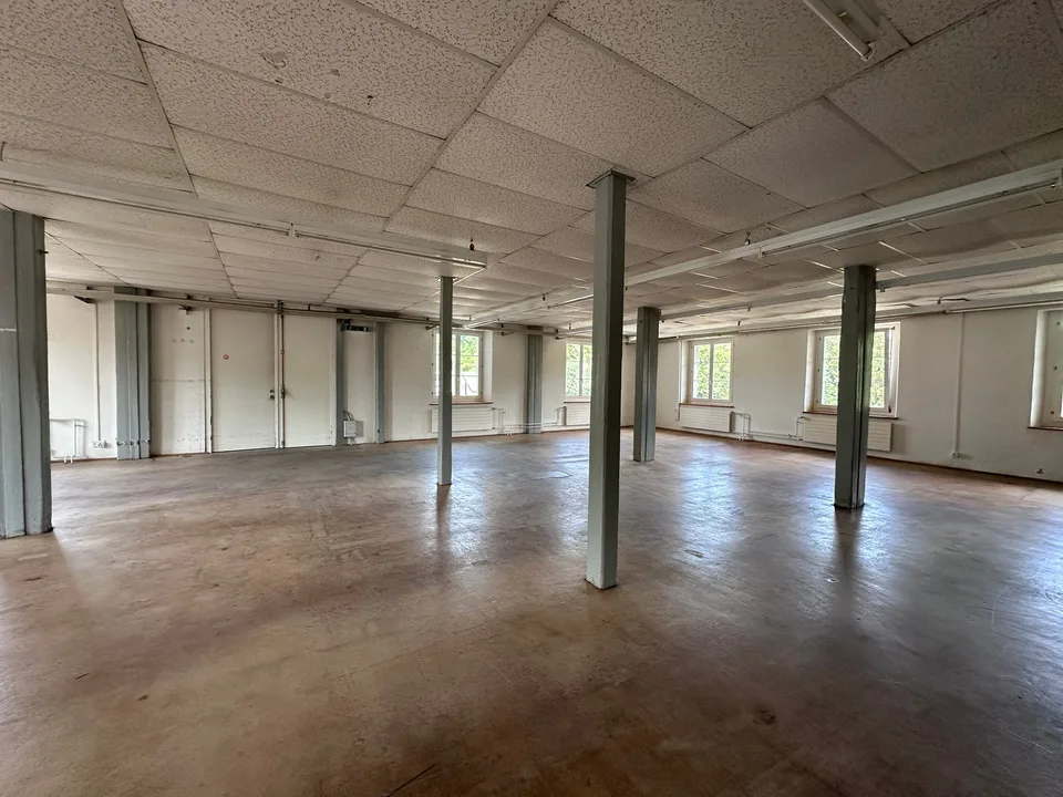 Spazio commerciale e al dettaglio in un edificio storico – Aathalstrasse 84, Uster