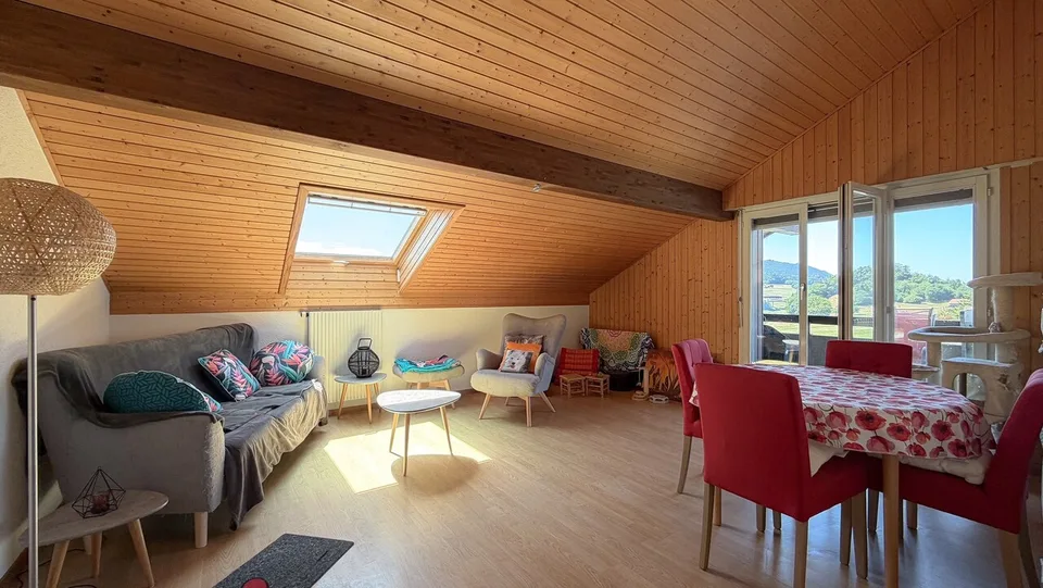 Appartement 2.5P au dernier étage avec balcon et garage