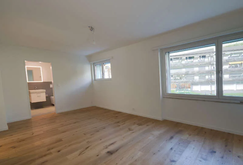 Neue Erstwohnung mit grossem Aussenplatz und Garten – Foto 8 von 22