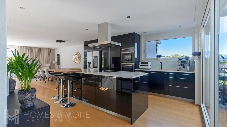 POOL, LONG-DISTANCE VIEW AND HIGH-QUALITY FINISH