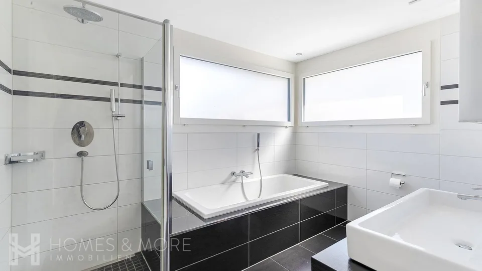 POOL, LONG-DISTANCE VIEW AND HIGH-QUALITY FINISH