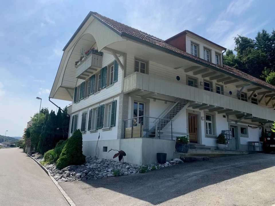 Charmante 5.5-Zimmer-Altbauwohnung mit Pergola/Grillstelle zur Alleinbenutzung