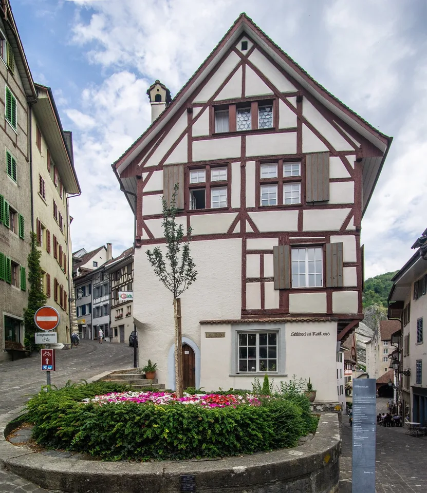 Attraktive möblierte Dachwohnung in der Altstadt