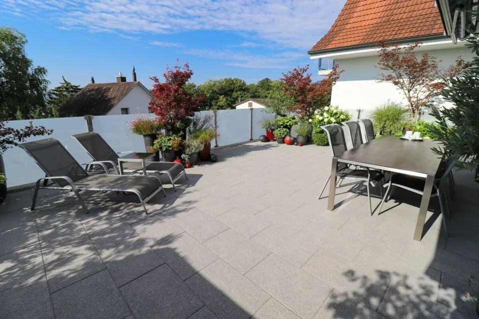 Ampia casa unifamiliare di 4,5 locali con grande terrazza e vista panoramica fantastica sulle Alpi