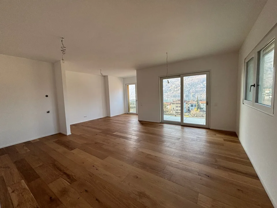 Neues Penthouse in Brusino - Seesicht und Bootsplatz!
