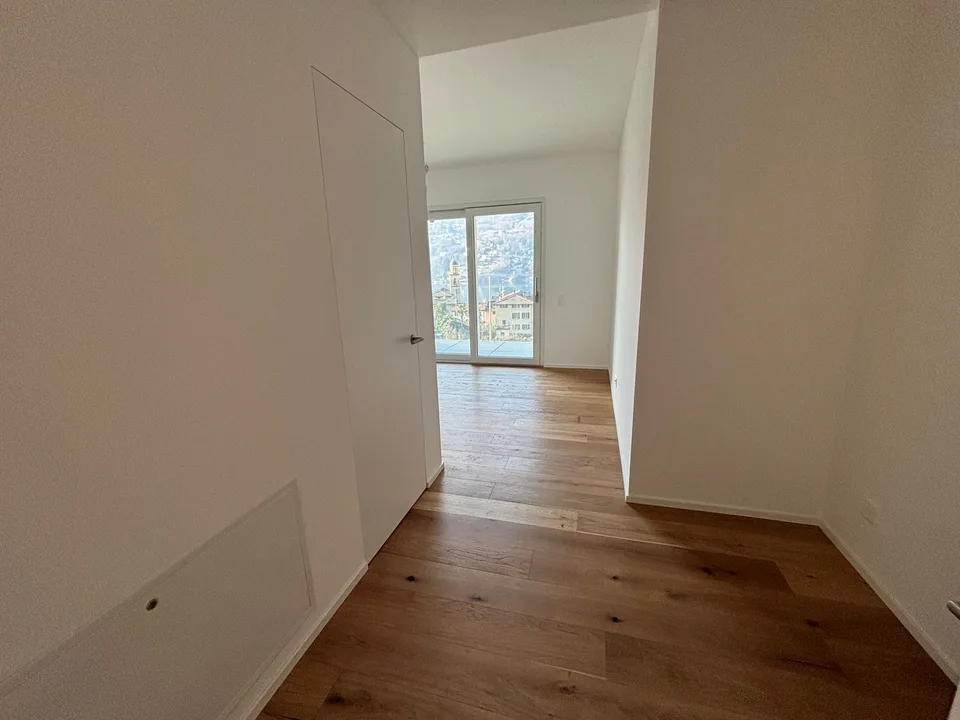 Neues Penthouse in Brusino - Seesicht und Bootsplatz!