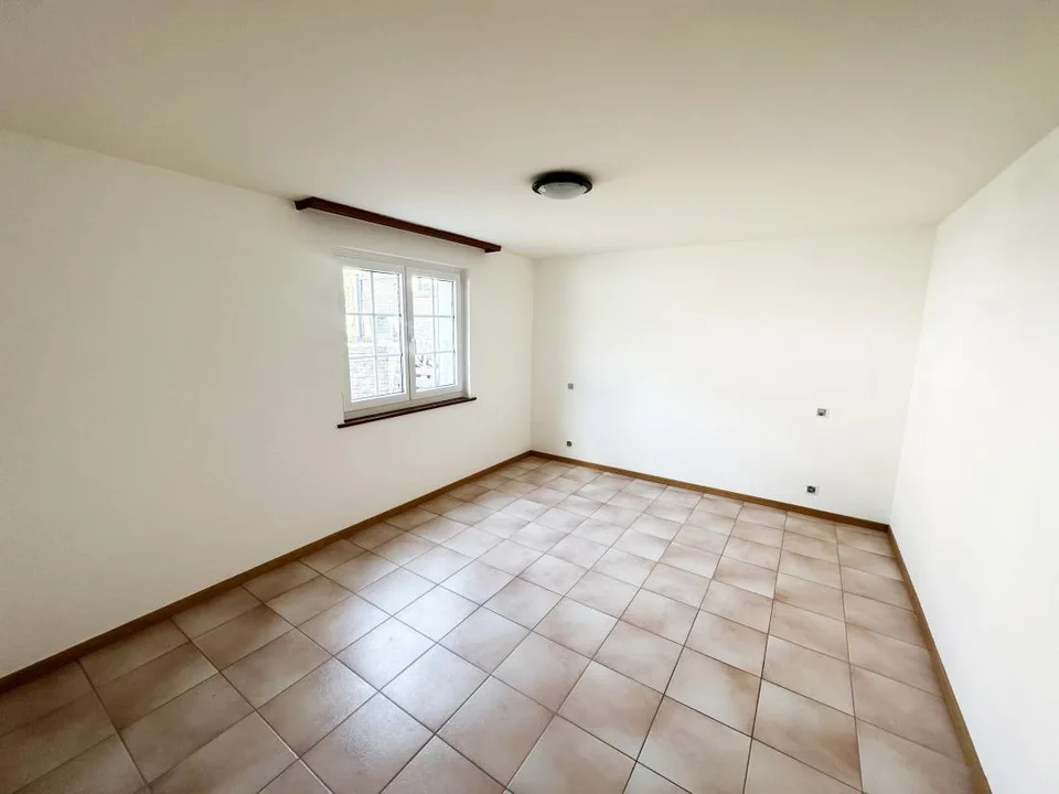 Vétroz, 2.5-Zimmer-Wohnung mit Terrasse – Erdgeschoss mit Parkplatz