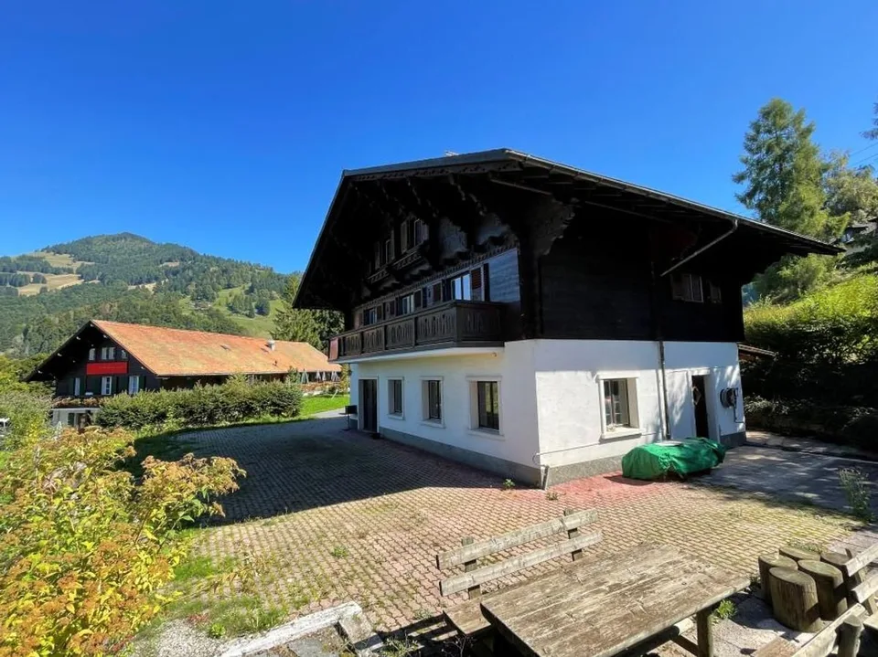 OPPORTUNITÀ DA COGLIERE GRAZIOSO CHALET DI 5,5 LOCALI CON BELLA VISTA TRANQUILLA