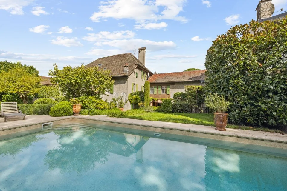 EXCLUSIVITÉ : Rare Demeure Villageoise du XVIIIème siècle avec Piscine