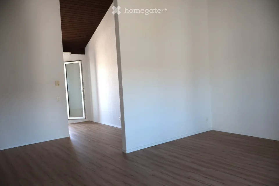 Helle 2-Zimmer-Dachgeschosswohnung in Samstagern – frisch renoviert!
