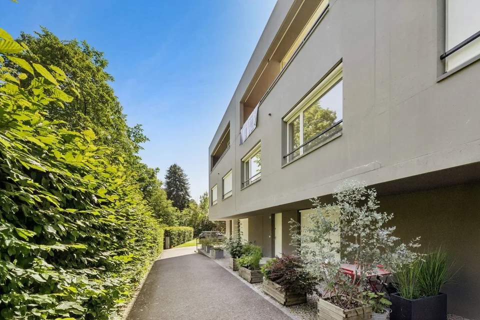 Contemporänes Triplex in Halbetagen mit Loggia, unabhängigem Studio