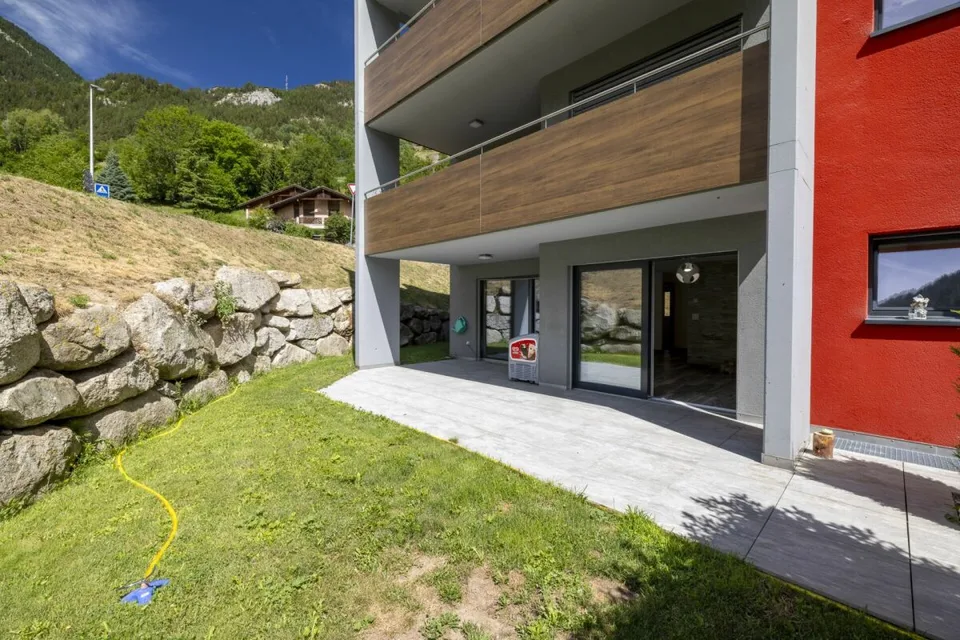 Ampio appartamento di 3 locali con 1/2 piano a livello del giardino di 107 m²