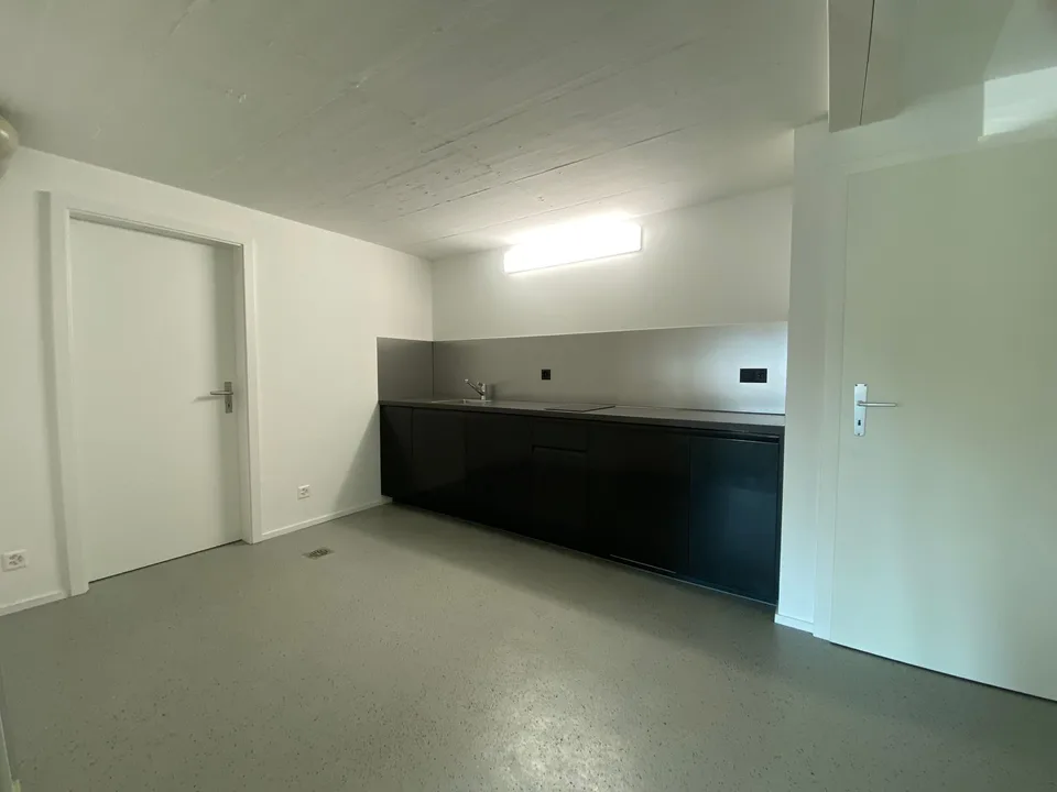 "Gewerberaum / Garage / Werkstatt inkl. 1 Parkplatz"