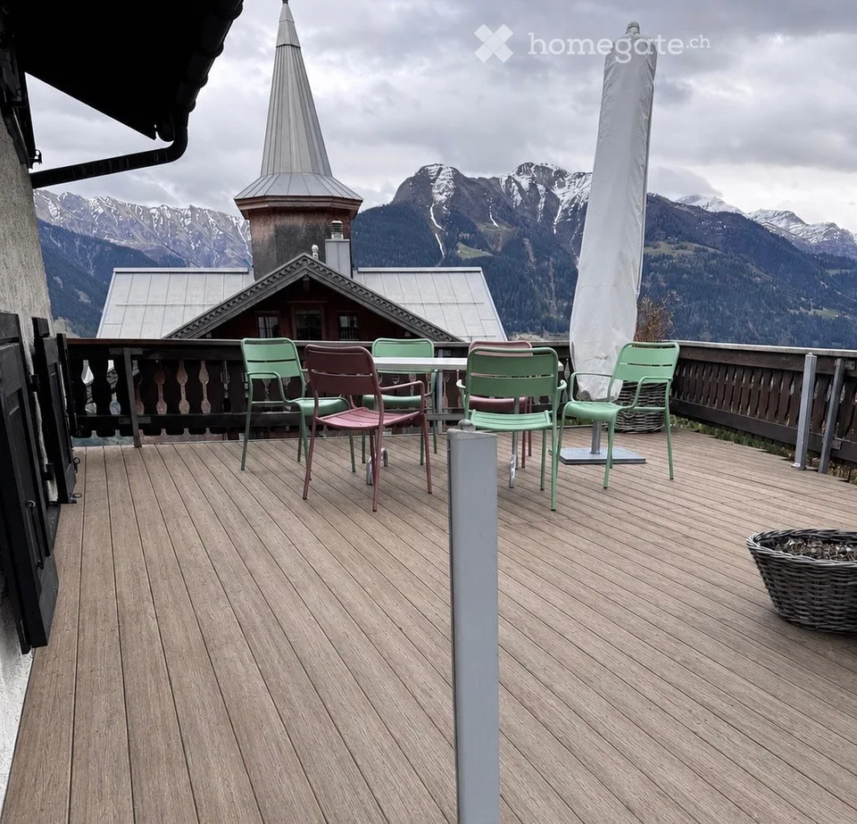 Charmant appartement 4,5 pièces dans un immeuble ancien avec vue sur les montagnes à Morissen