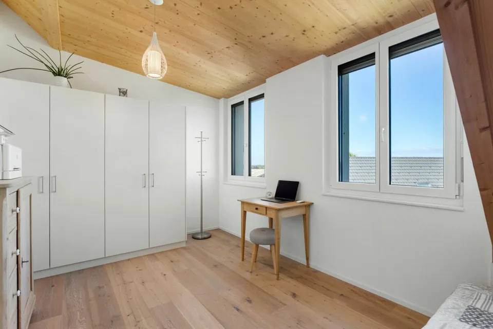 Grosszügige und moderne Dachgeschosswohnung – Foto 8 von 13