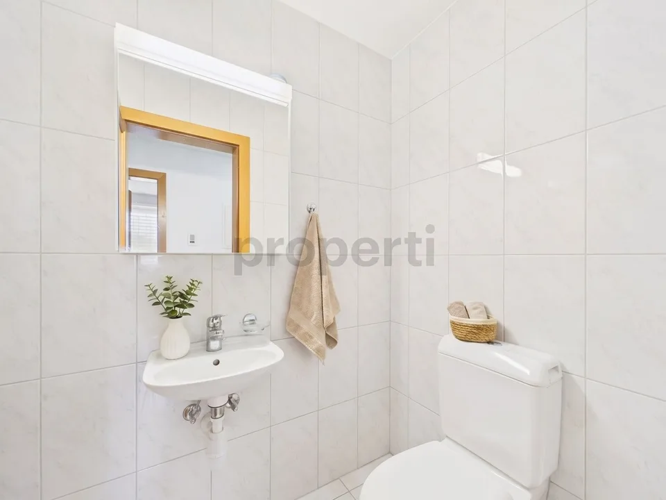 Moderne und lichtdurchflutete Wohnung mit Balkon in Schwaderloch – Foto 11 von 13