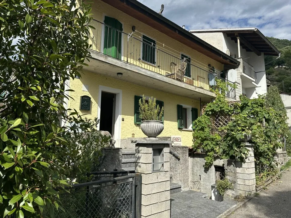 Renoviertes Haus auf dem Hügel Artore / Bellinzona mit Atelier /Garten