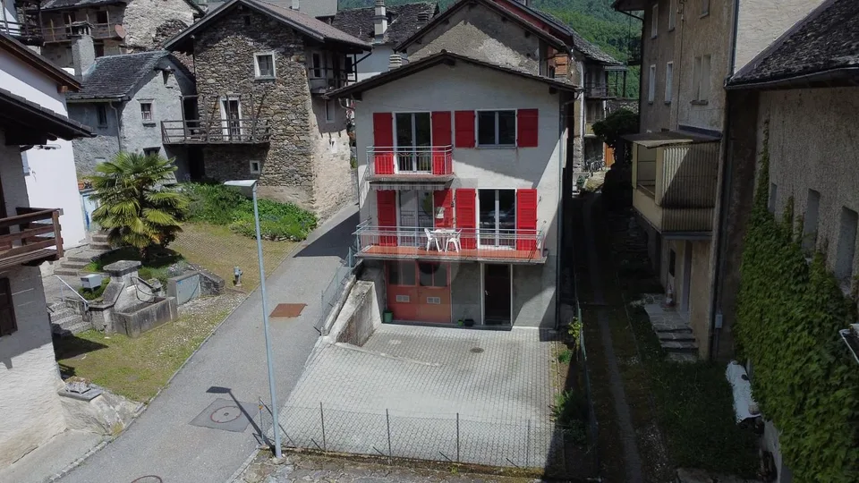 RINNOVATA,MODERNA IN ZONA SOLEGGIATA E TRANQUILLA