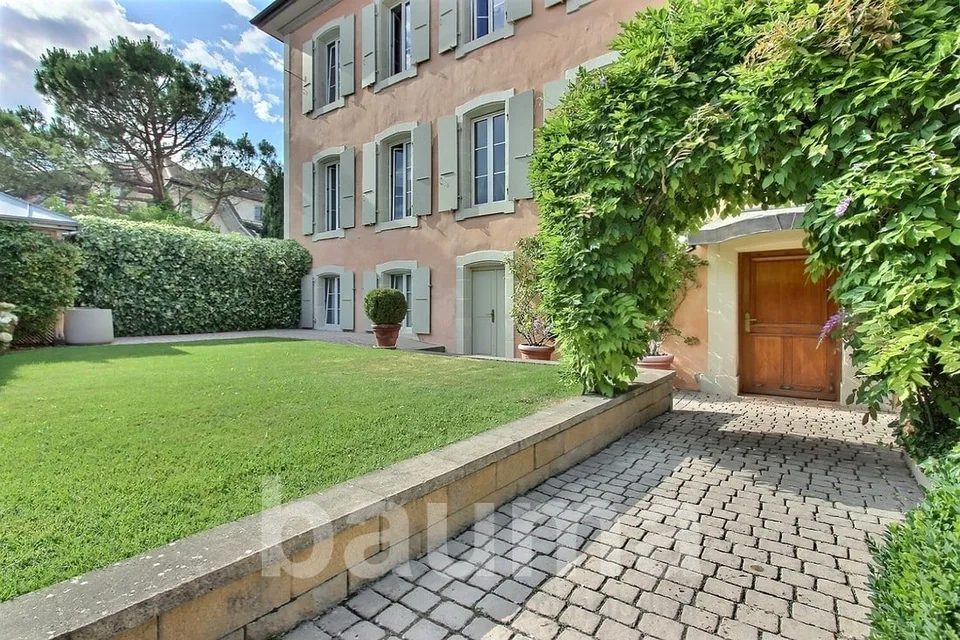 Majestueuse maison de caractère de 10 pièces à Aubonne