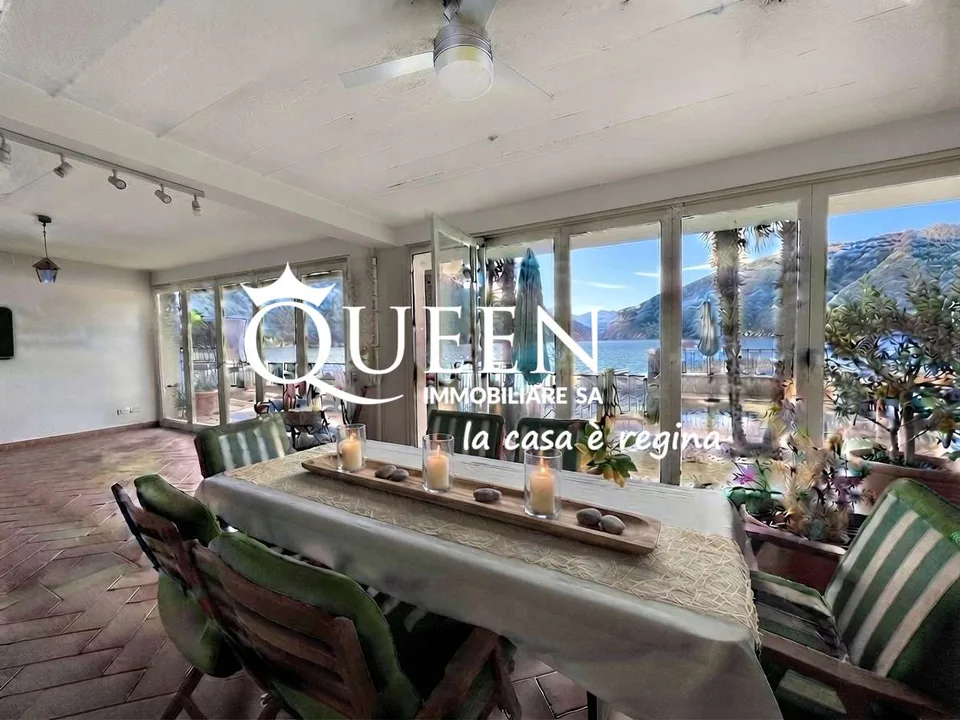 Bissone: villa pieds dans l'eau, 6 pièces, 300 m², terrasses, portique