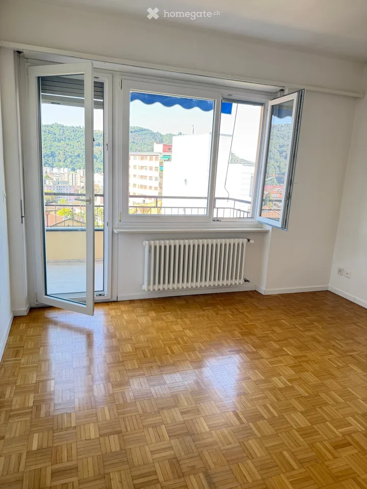 Luminoso appartamento di 2.5 locali con balcone a Vacallo